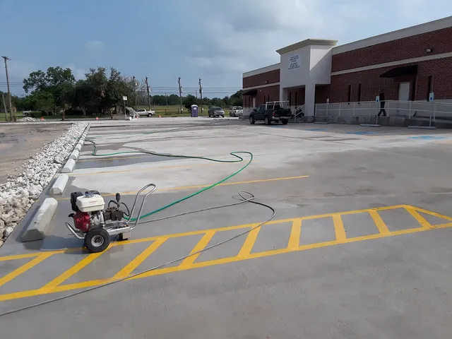 Parking Lot and Dumpster Pad Cleaning